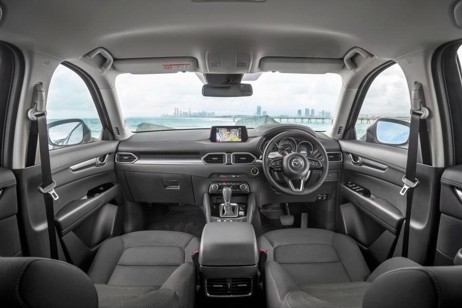Интерьер Mazda CX-5 Akera Sport 2017 года  (AU) (фото 6 из 11)